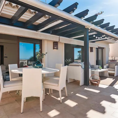 Apartment With Pool By Costarentals - Ref M51 *